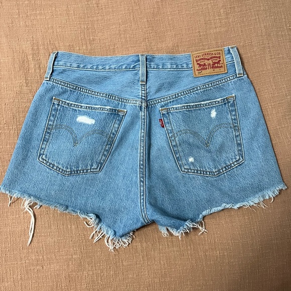 Levi’s Button Fly Shorts - Picture 2 of 3